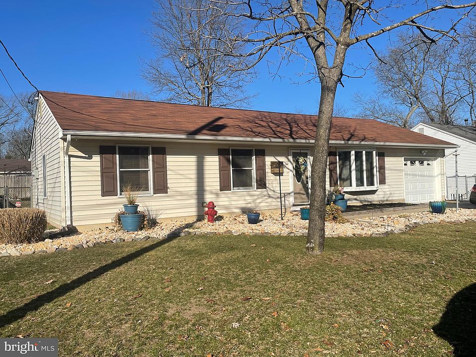 1st image of 30 Heather St