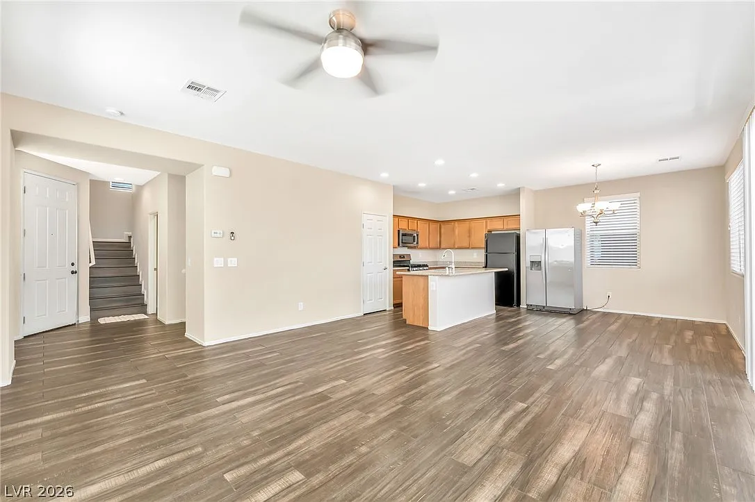 3 bed, 2.5 bath, 1695 sqft, $1,850 — Photo 4