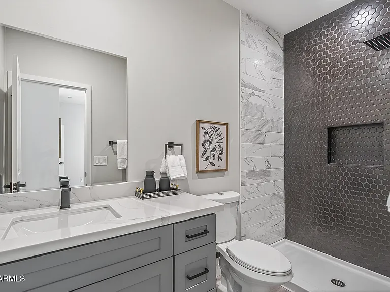 2601 E Clarendon Ave #3 — Photo 31