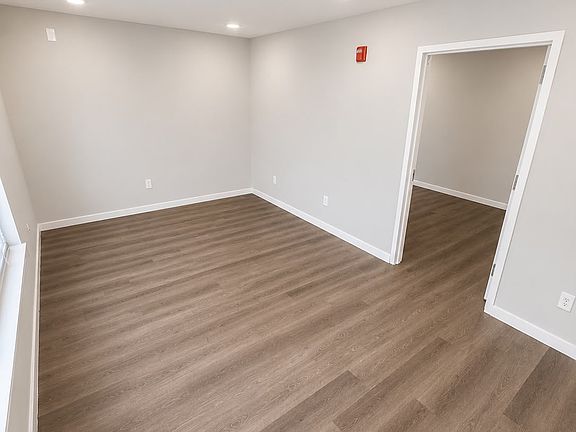 4th image of 83 Godwin Ave #201