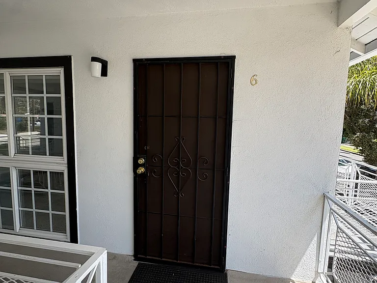 405 Corona Del Mar #6 — Photo 3
