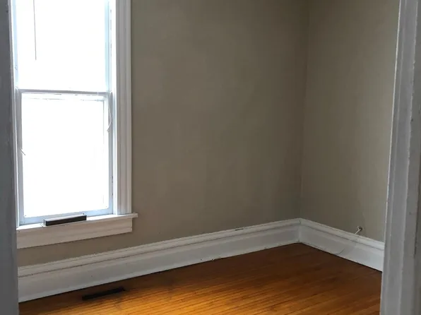 17 W Crystal Lake Ave, Crystal Lake, IL 60014
