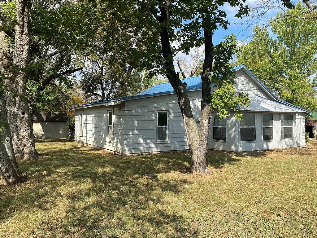 200 N Main St, Cleveland, MO 64734 Zillow