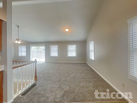 3rd image of 2289 Broadmoor Ln