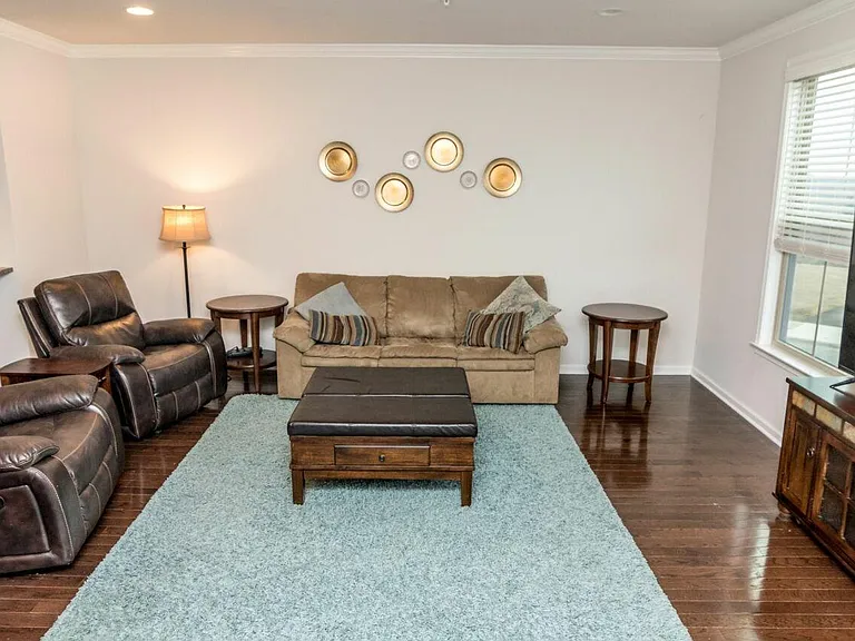 420 Fairmont Dr — Photo 11