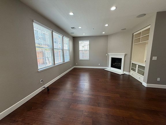 3rd image of 34178 Valle Dr