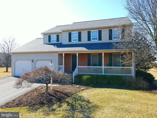130 S Aspen Dr, Mount Joy, PA 17552