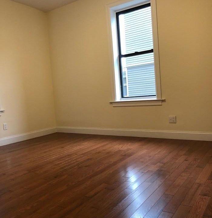2nd image of 508 Van Cortlandt Park Ave #Ll1