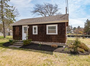 18 Shinnecock Rd, Hampton Bays, NY 11946