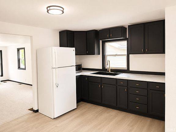 3rd image of 4425 Holton Ave