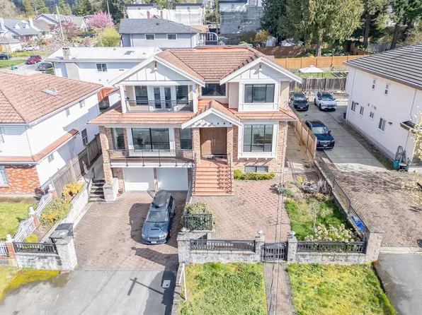 4215 Watling St, Burnaby, BC V5J 1V4