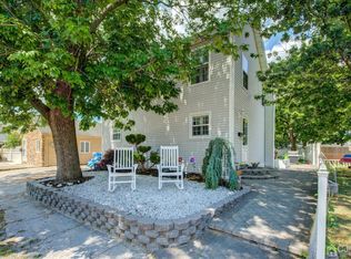 121 Neptune Pl, Laurence Harbor, NJ