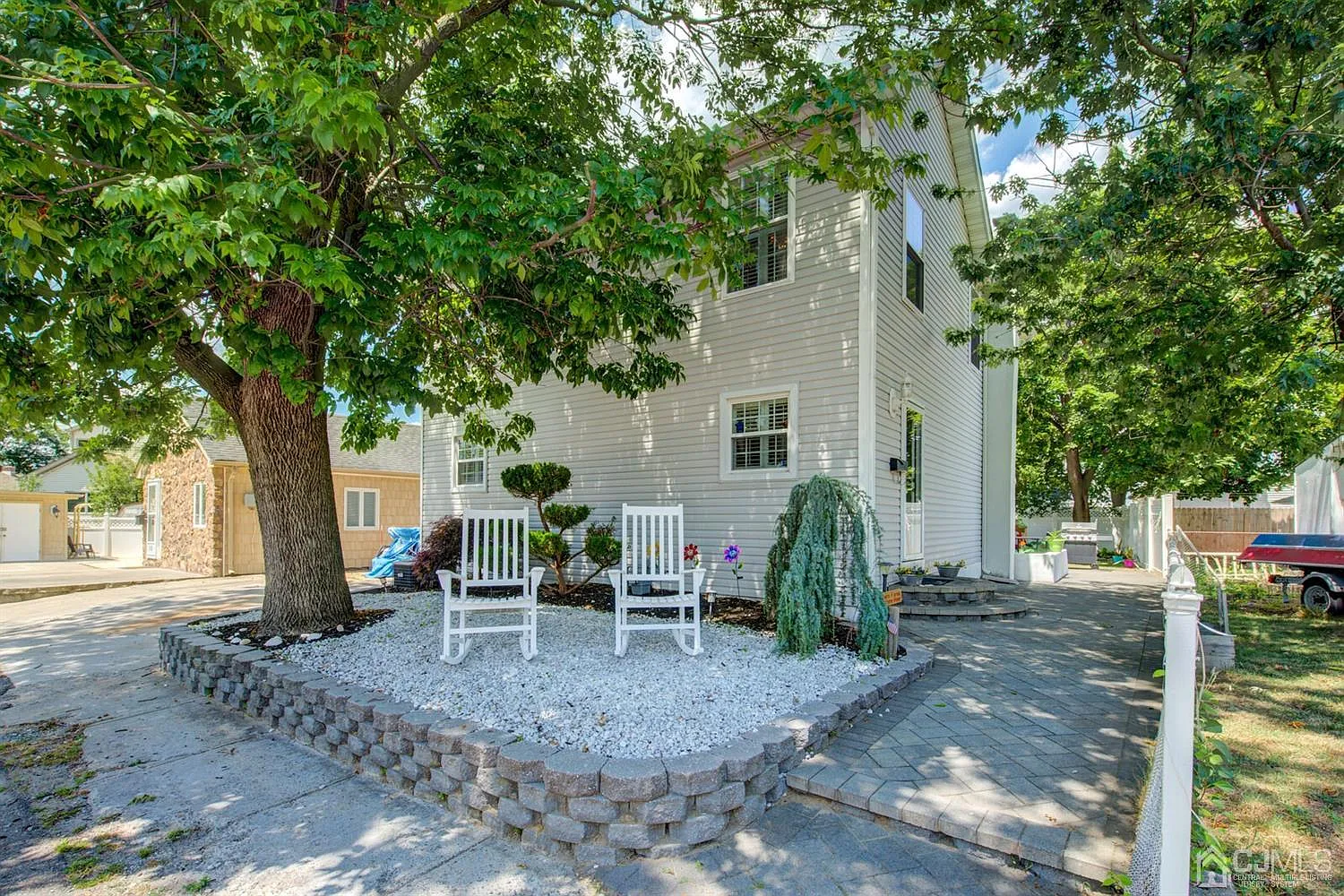 121 Neptune Pl photo 1