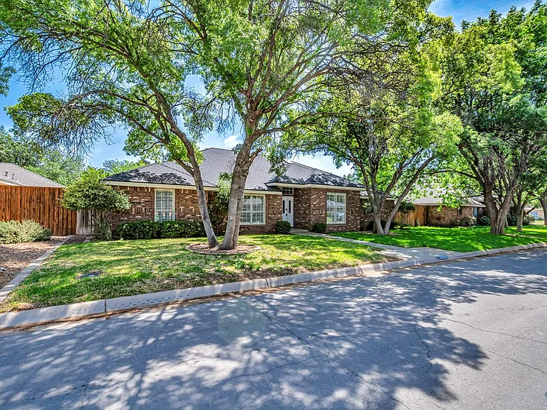 5504 Kingston Dr — Photo 2