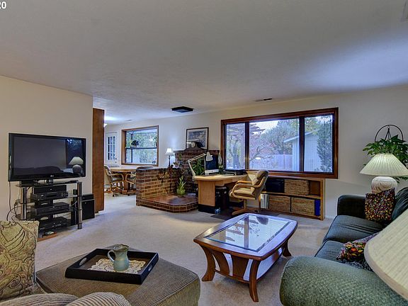 3rd image of 350 Mary Neal Ln
