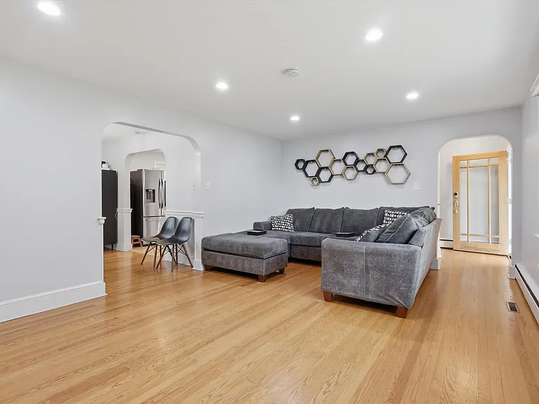 9 Linden Blvd — Photo 8