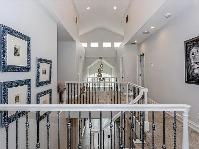 319 Harbor Dr — Photo 15