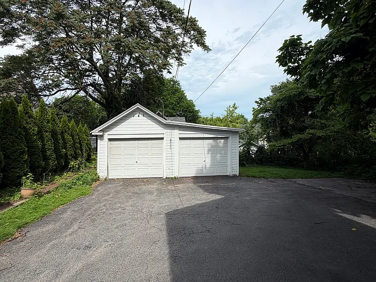 103 Winton Rd S — Photo 8