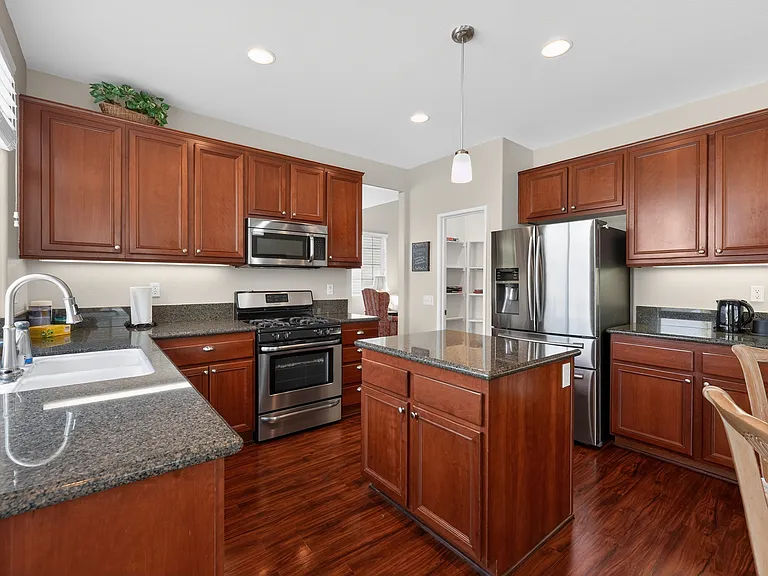 35920 Devonshire Ln — Photo 13