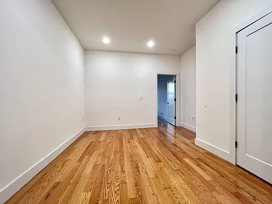 Rented by Zjama Realty Corp | media 8