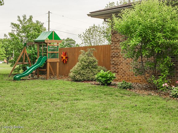 5th image of 3854 Bells Mill Rd