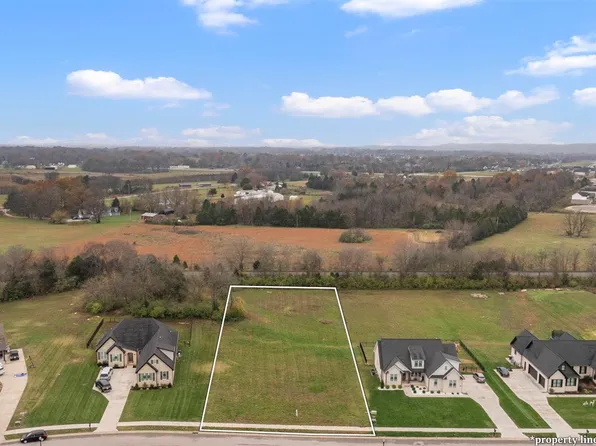 859 Mount Rainier Dr, Bowling Green, KY 42104