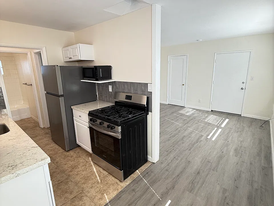 180 1/2 Glover Ave #180