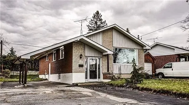 Building Photo - 133 Labrador Dr #MAIN FLOOR