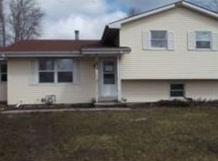 1720 Sandys Ln, Menasha, WI 54952