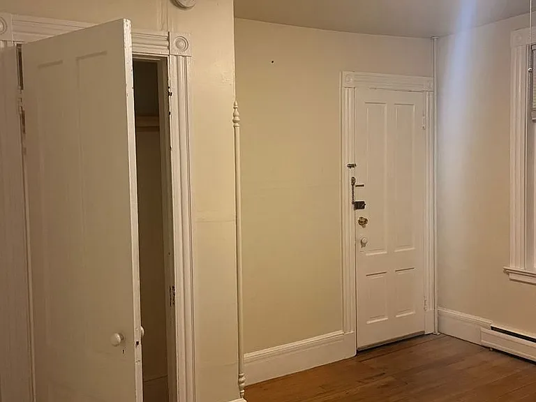 192 Foster St — Photo 2