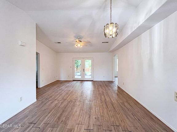 4th image of 803 Magnolia St