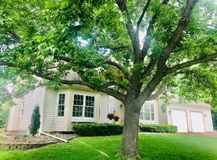 16700 Thatcher Rd, Eden Prairie, MN 55347