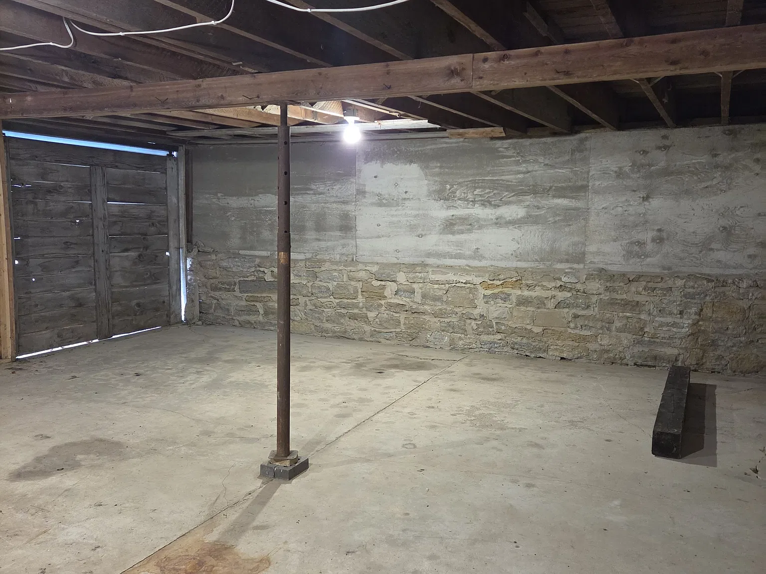 334 West Cherry Street - Lower Level - 2 Garage Spaces — Photo 4