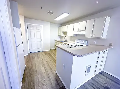 Colby Crest Apartments — Photo 3