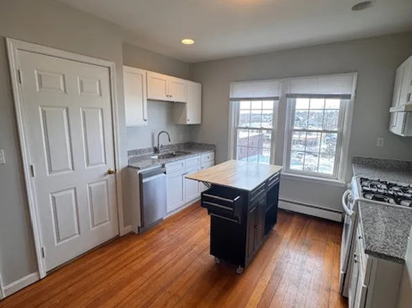 17 6th St #19, Providence, RI 02906