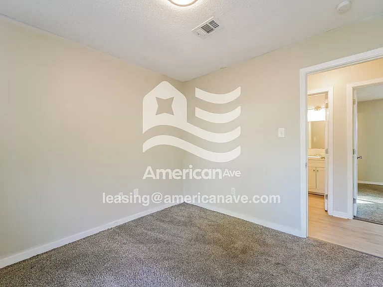 785736_012_wm_-_bedroom_13538868.jpg