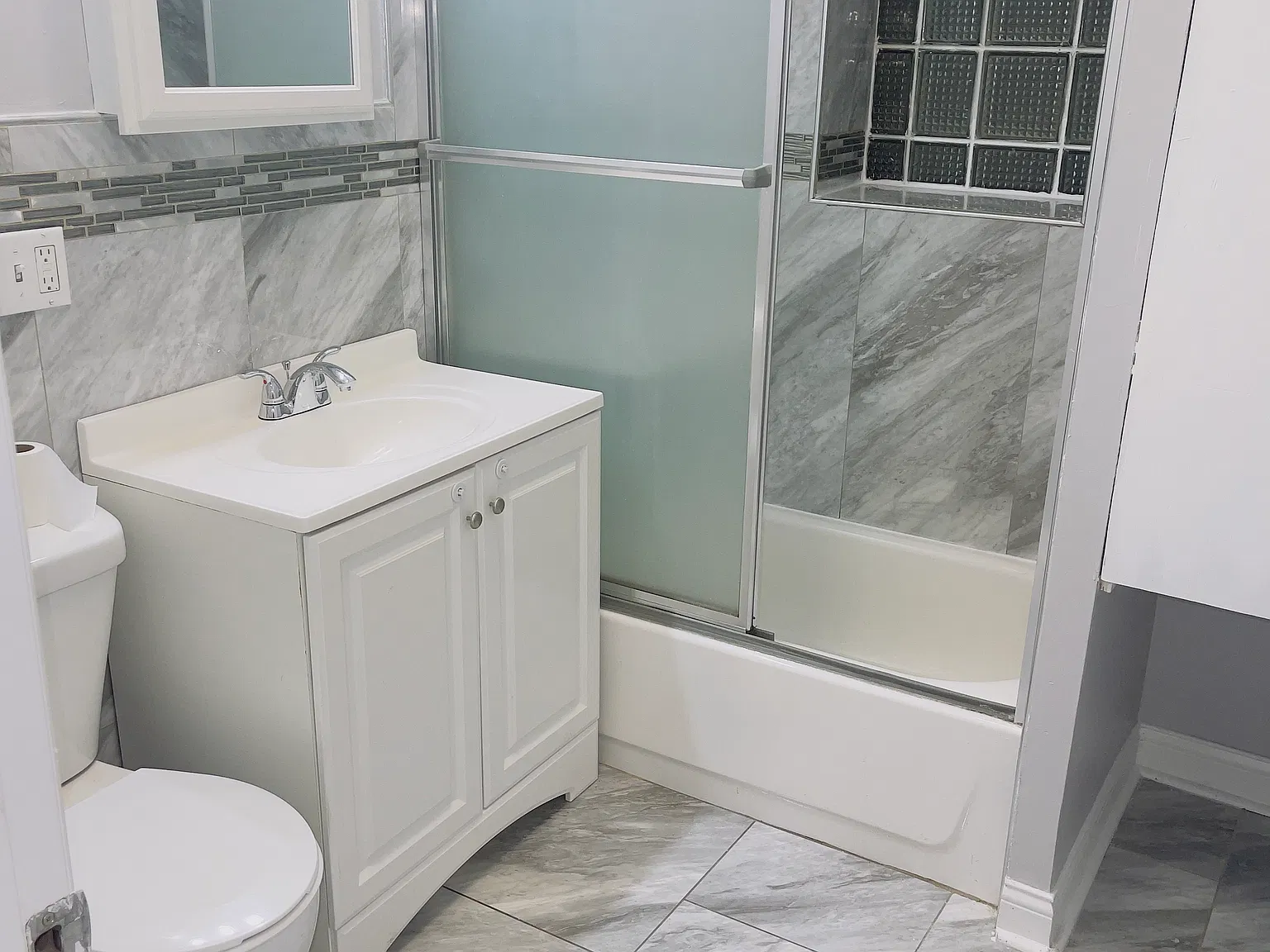 3 bed, $2,100 — Photo 2