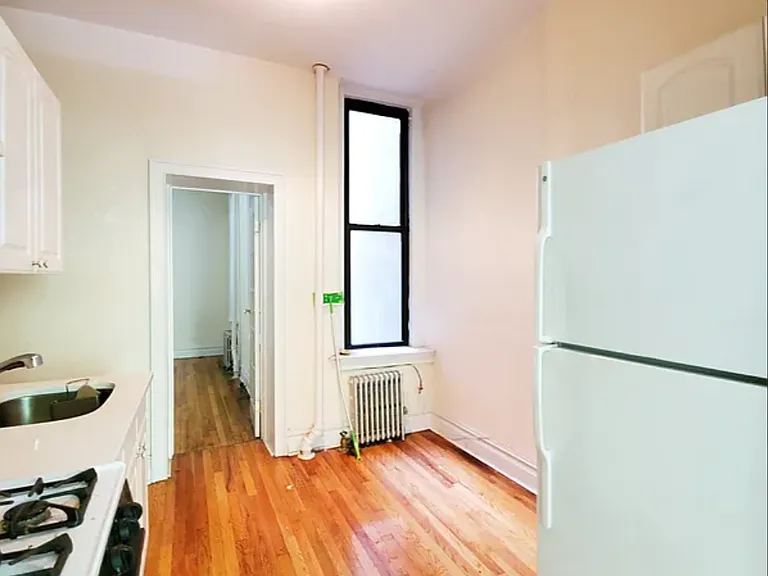 411 E 6th St #2A — Photo 5
