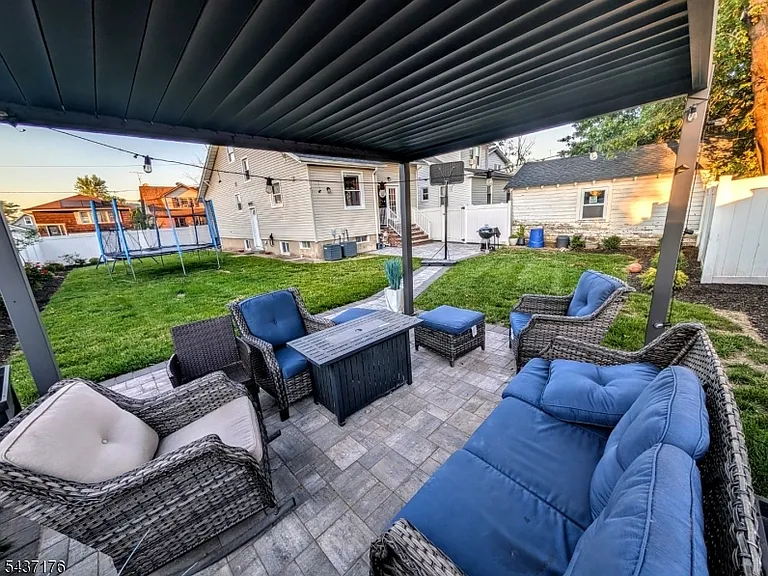 2518 Hawthorne Ave — Photo 22