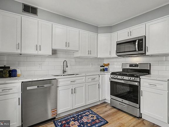 3rd image of 974 E Maple St