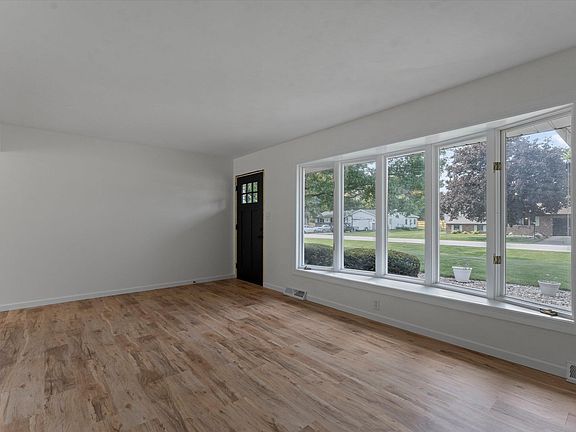 5th image of 15342 Monterosa Dr