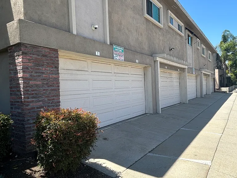 2425 Carson St #20 — Photo 16