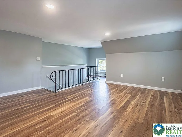 34 E Washington Ave — Photo 21