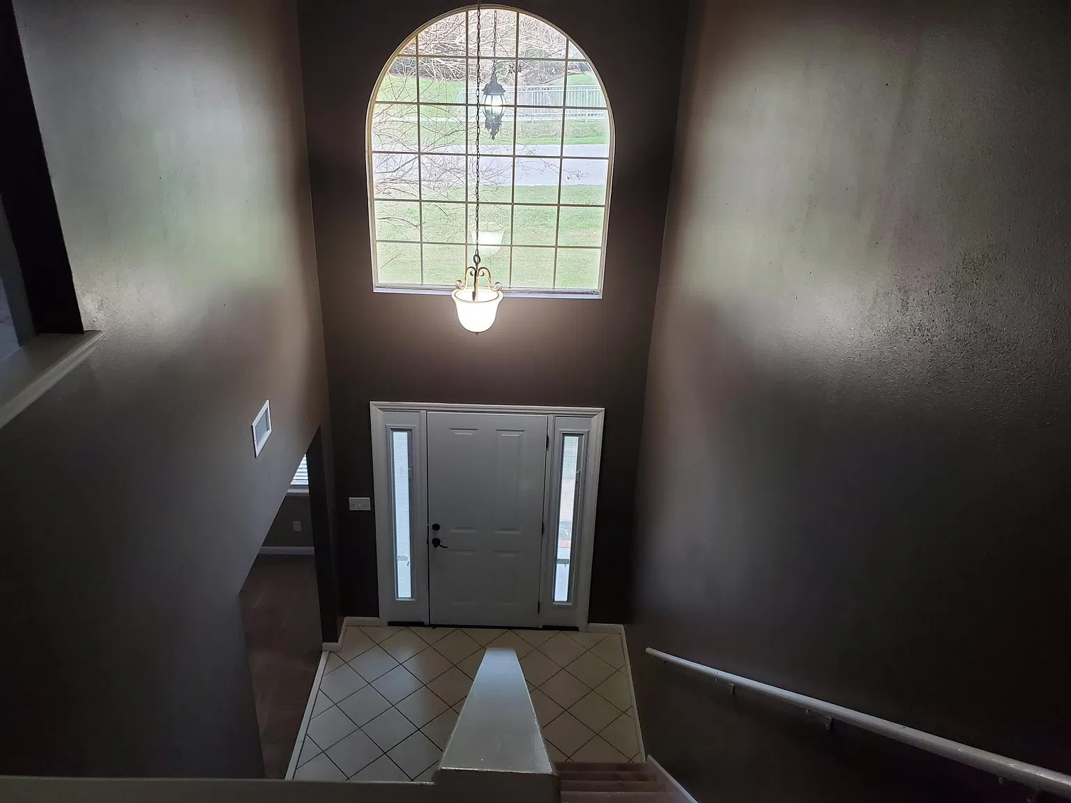 4 bed, 2.5 bath, 2249 sqft, $3,000 — Photo 3