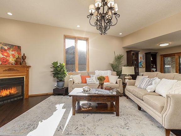 2nd image of 1825 Cypress Dr
