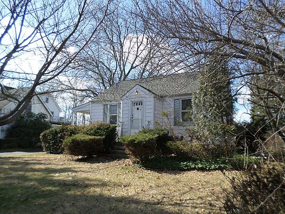 2nd image of 7 Pine Ave