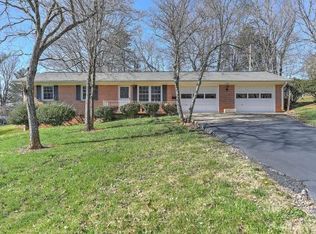 1908 Clearwood Dr, Johnson City, TN 37604