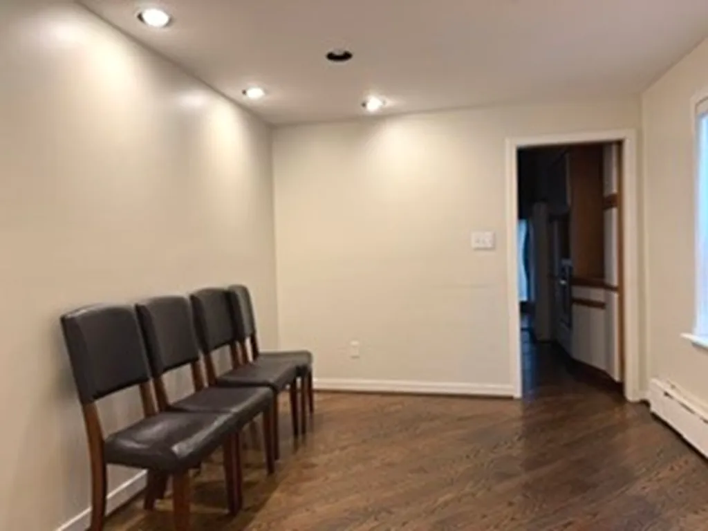 3 bed, 2.5 bath, 1275 sqft, $2,600 — Photo 3