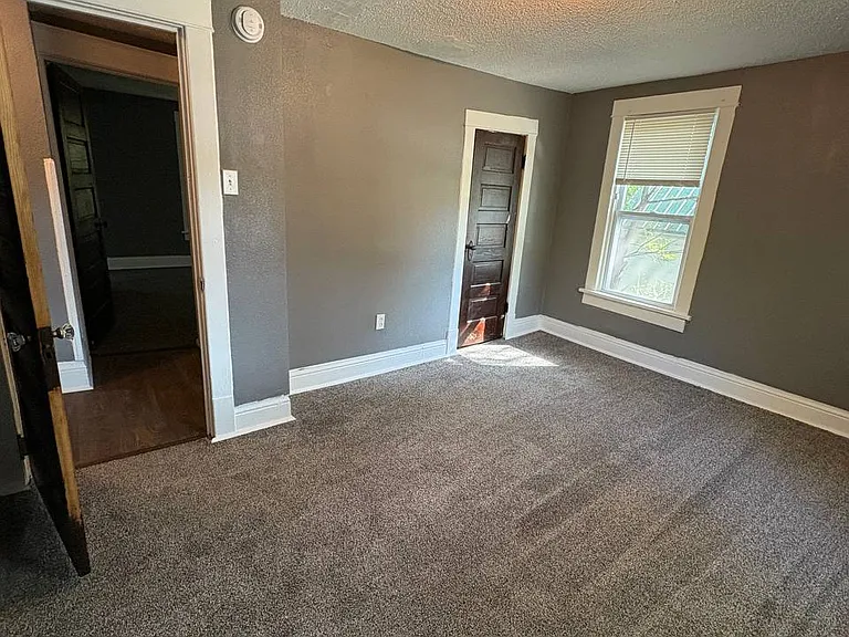225 Sumner St — Photo 15