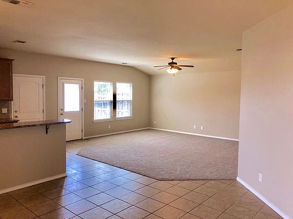 3rd image of 3601 Gillespie Ln